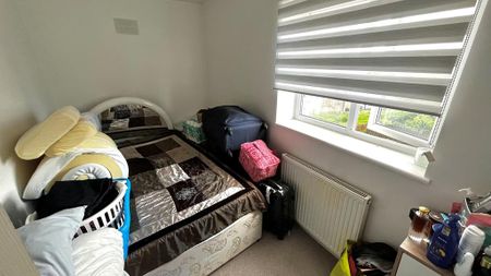 3 bedroom end of terrace house to rent - Photo 2