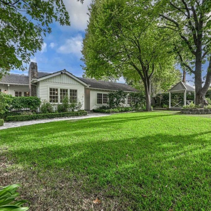 A Timeless Home with Gorgeous Landscapes - Garden Maintenance Included - Photo 1