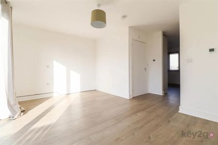 3 Bed Semi-Detached House, Hawes Way, S60 - Photo 2