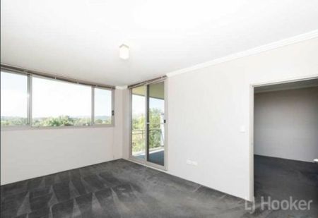 Modern Two Bedroom Ensuite Unit - Photo 3