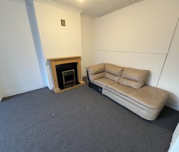 4 bedroom semi-detached house to rent - Photo 1