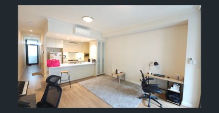 "Rare! Townhouse style Oversized One Bedroom Timber floor Apartment with Front/balconies." - Photo 2