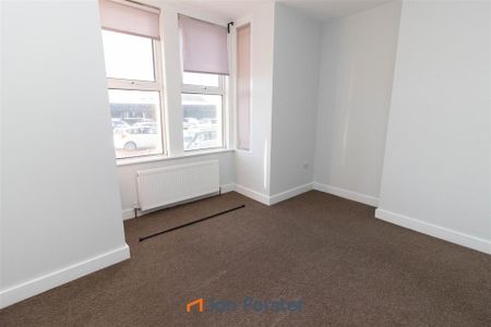2 bedroom ground floor flat to rent - Photo 2