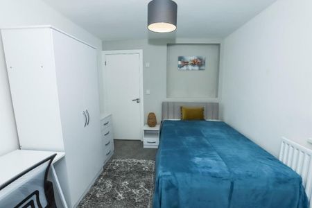 5 bedroom private hall to rent - Photo 4