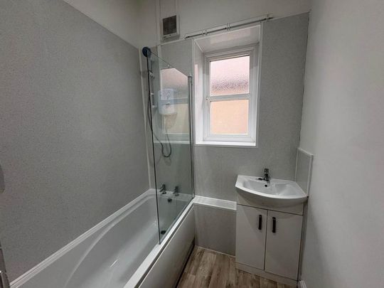 3 bedroom flat to rent - Photo 1