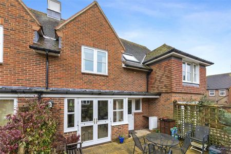 Two bedroom retirement cottage in the heart of Beaconsfield Old Town with a private patio and communal gardens. - Photo 2