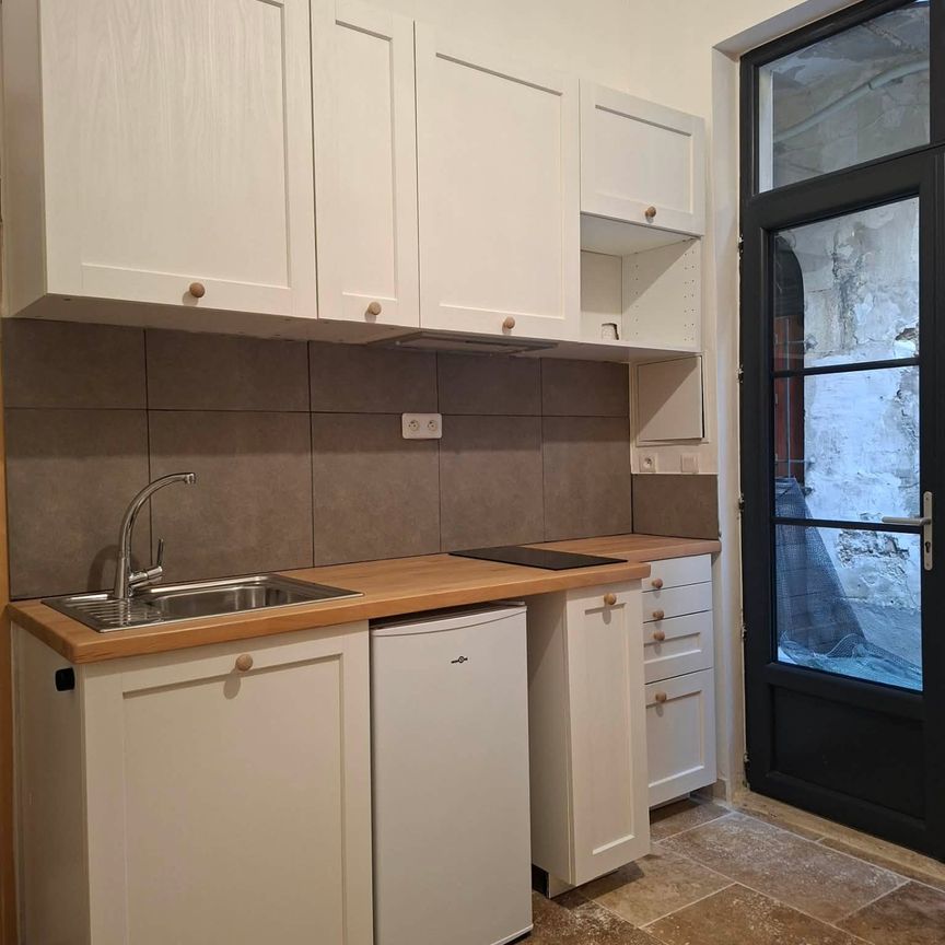 Location Appartement 1 pièce 15m² NIMES 30000 - Photo 1