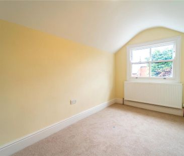 2 bedroom end of terrace house to rent - Photo 2