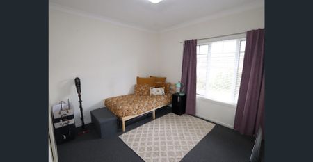 Very Sizeable Townhouse - Photo 2