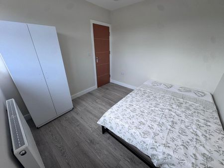 4 bedroom flat share to rent - Photo 2