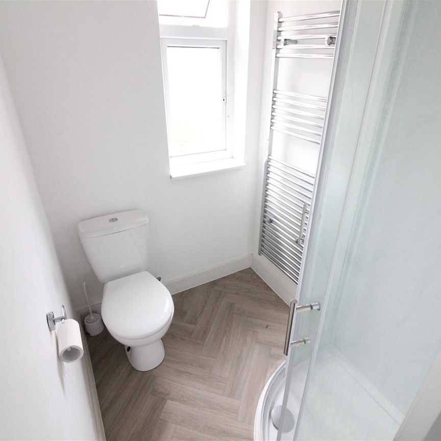Westbury Road, Feltham - Photo 1