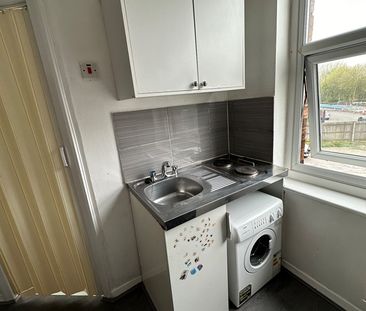 Studio Flat, Dudley Road, B18 - Photo 3