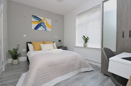 Room in a Shared House, Bloemfontein Road, W12 - Photo 3