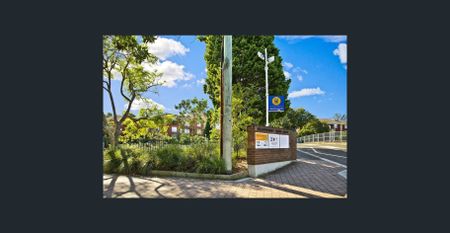 Modern lifestyle apartment convenient to all urban amenities. - Photo 4