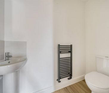 3 bedroom semi-detached house to rent - Photo 6