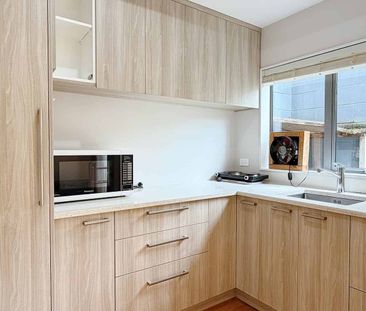 Stunning Self-Contained 2-Bedroom Home in Albany - Photo 4