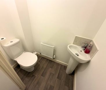 55 Hector Drive, Peterborough - Photo 3