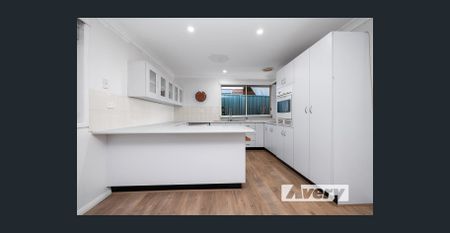 Comfortable Family Living with Lake Aspect and Dual Car Accommodation - Photo 5