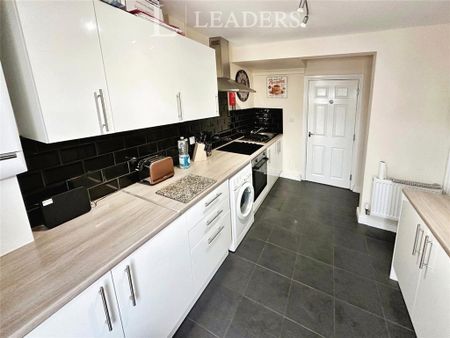 1 bedroom in a house share to rent - Photo 2