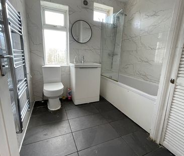 4 Bed Terraced House, Ilfracombe Gardens, RM6 - Photo 6