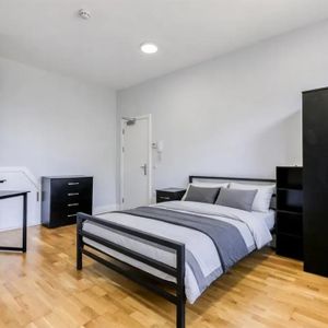 Studio Flat, Very Near Birch Grove Area, W3 - Photo 2