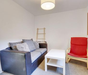 3 bedroom apartment to rent - Photo 4
