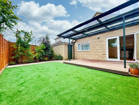 Bungalow to rent on - Photo 4