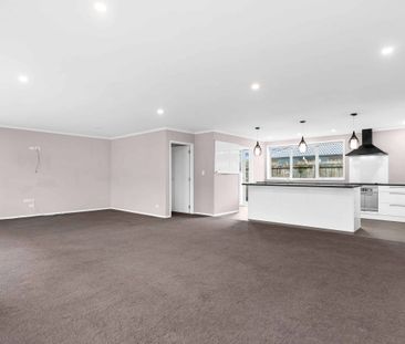 Modern, Comfortable Family Living! - Photo 2