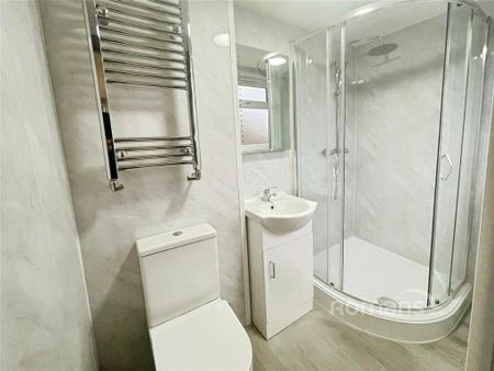 1 bedroom in a house share to rent - Photo 3