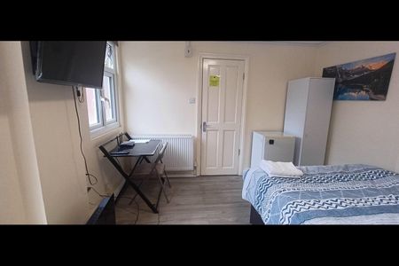 Studio Flat, Curzon Avenue, HA7 - Photo 3