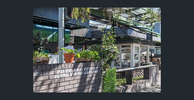 Art Deco Charm in Boutique ‘Ravenswood’ Complex! - Photo 1