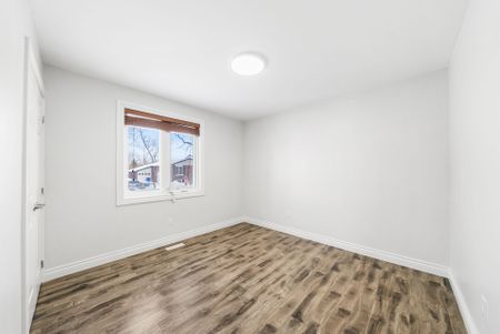 For Lease - 246 Hodgson Drive, Newmarket, Ontario - Photo 5