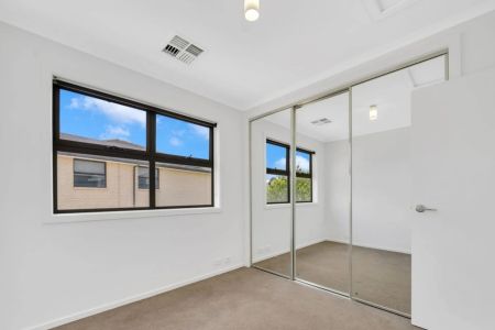 Perfectly Positioned in St Clair – Spacious, Modern & Convenient - Photo 2