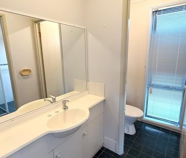 3 Bedroom Home with Study! - Photo 2