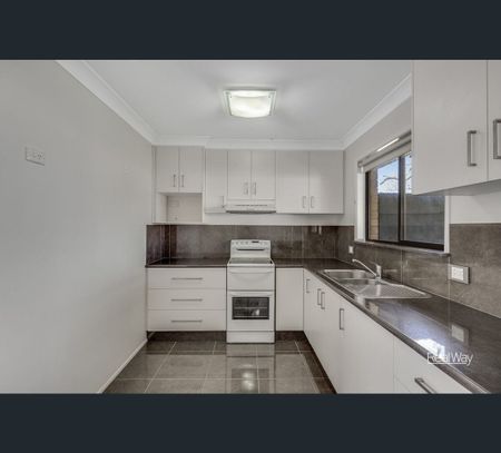 23 Cabarita Crescent, Glenvale, Qld 4350 - Photo 4
