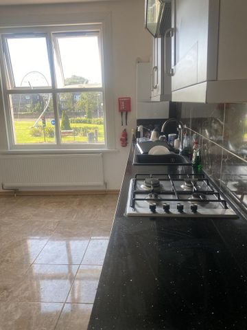 House share to rent - Photo 3