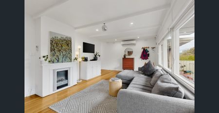 Renovated Three-Bedroom Home in a Quiet Glen Iris Pocket - Photo 5