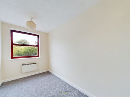 Victoria Road South, Farriers Court, PO5 - Photo 2