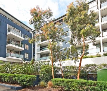 Sunny & Spacious North facing gem – Parking & Balcony - Photo 5