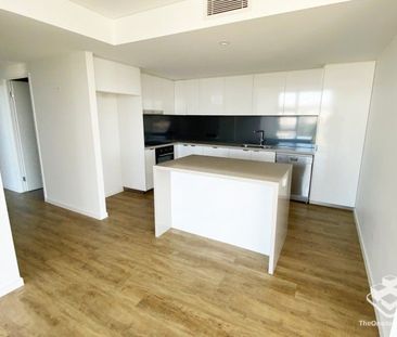 Lakeside 3-Bedroom Apartment with Stunning Views at Varsity Lakes - Photo 5