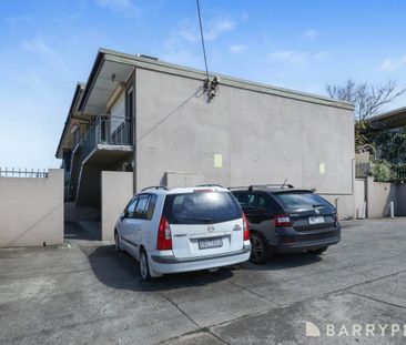 Peaceful Living in a Convenient Maribyrnong Location - Photo 6