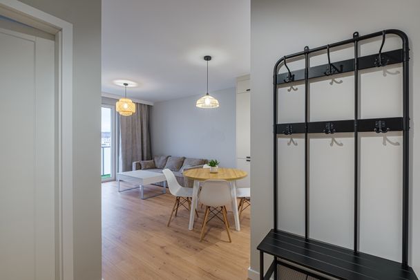 Słoneczne mieszkanie dwupokojowe z balkonem i miejscem postojowym - Zdjęcie 1