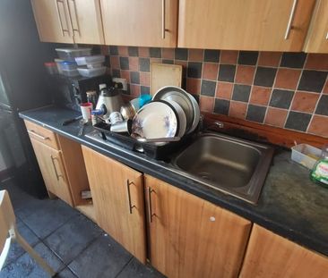 Room in a Shared House, Burley Road, LS4 - Photo 6