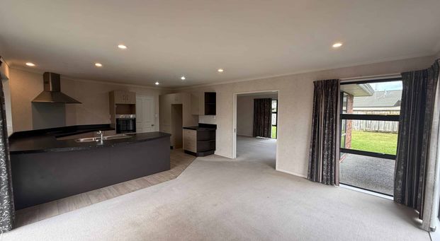 Low Maintenance, Warm, Functional - Photo 1