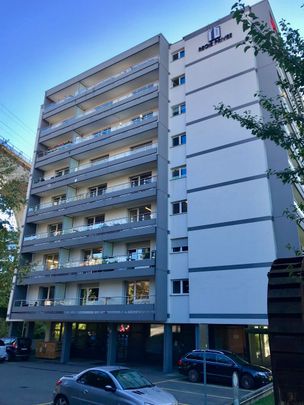 Renovated 2.5-room apartment on the 4th floor - Photo 1