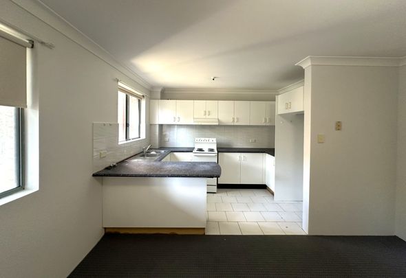Convenient Two-Bedroom Unit near Westfield's Shopping Center - Photo 1