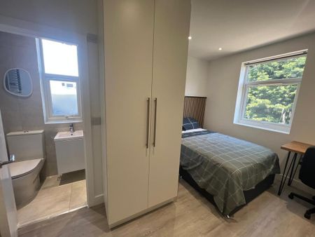 1 bedroom in a house share to rent - Photo 5