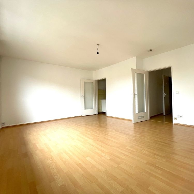 Schöne 1-Zimmer-Wohnung mit Küche in zentraler Lage in Frankfurt-Bornheim in der Nähe vom REWE Markt - Foto 1