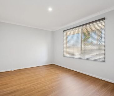 Spacious 5-Bedroom Family Home in Prime Location - Photo 6