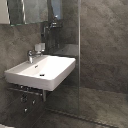 Center-near single apartment with seating - Photo 4